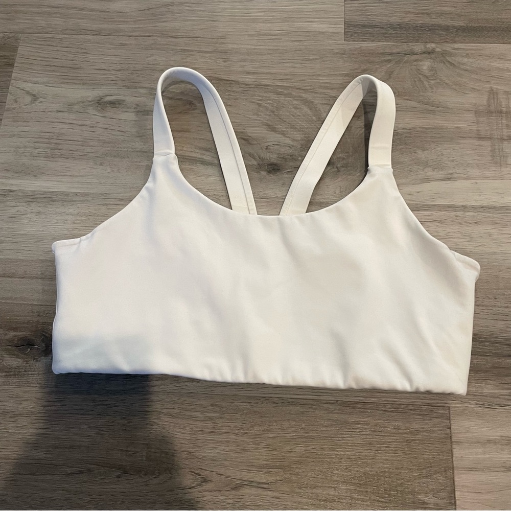 Girlfriend Collective Lou V Back Bra Medium - pads included